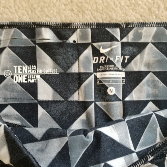 Nike dry fit medium print crop - Picture 2 of 2